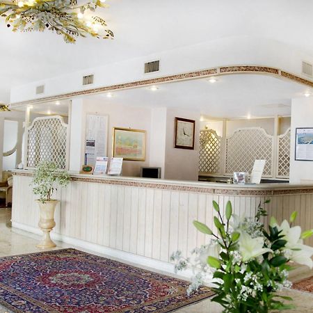 Hotel Sole Sottomarina Bagian luar foto