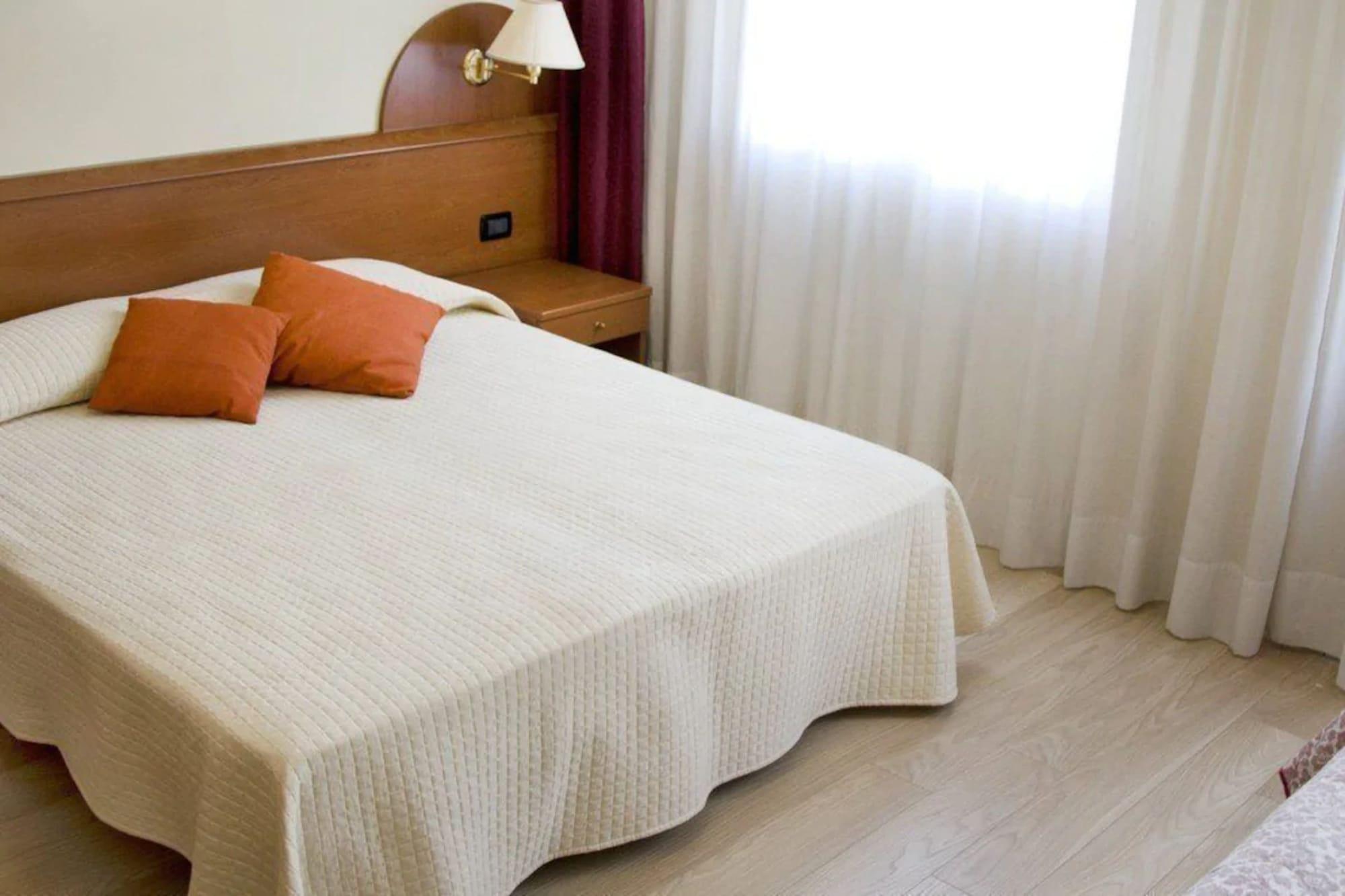 Hotel Sole Sottomarina Bagian luar foto