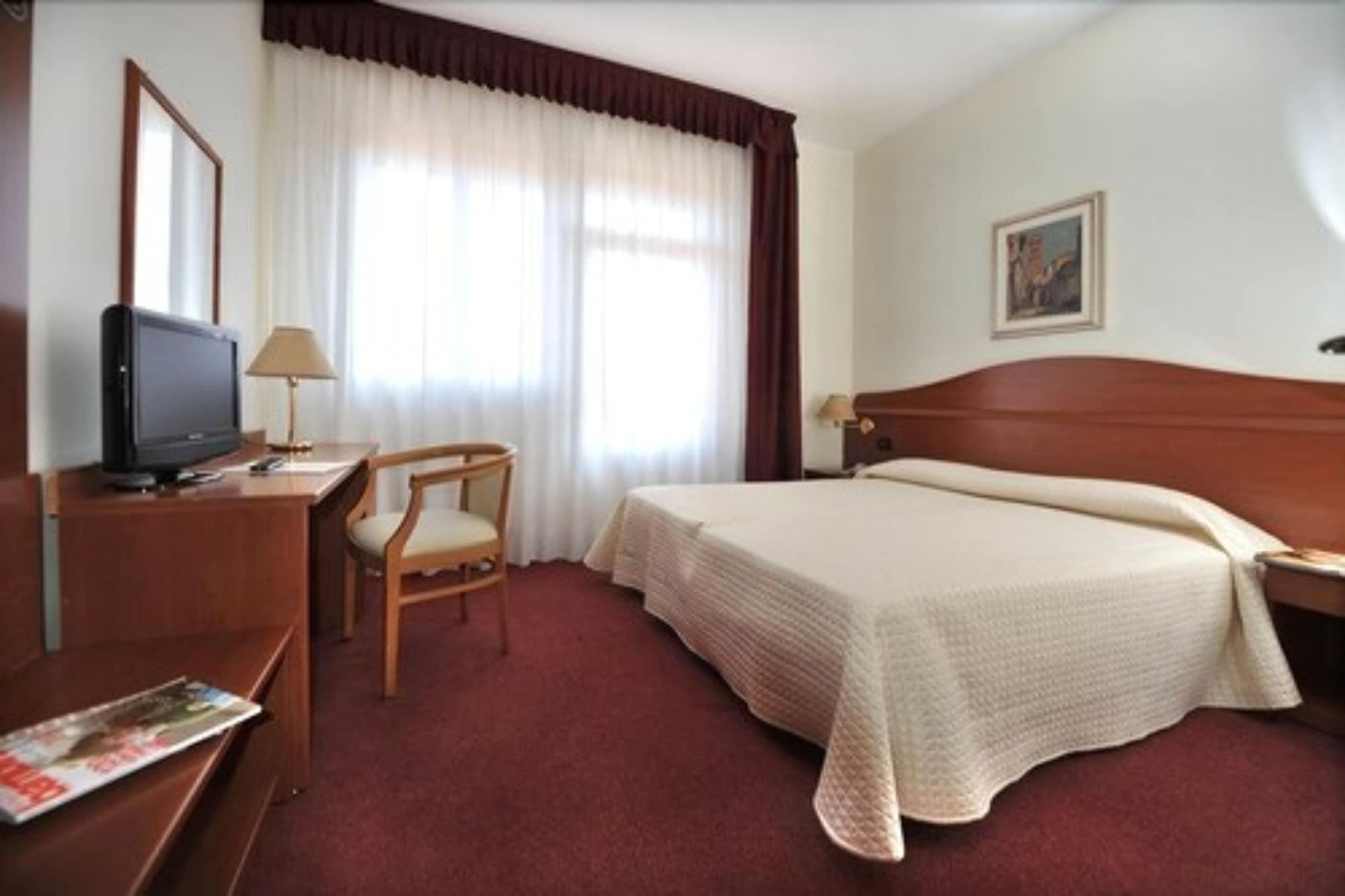 Hotel Sole Sottomarina Bagian luar foto