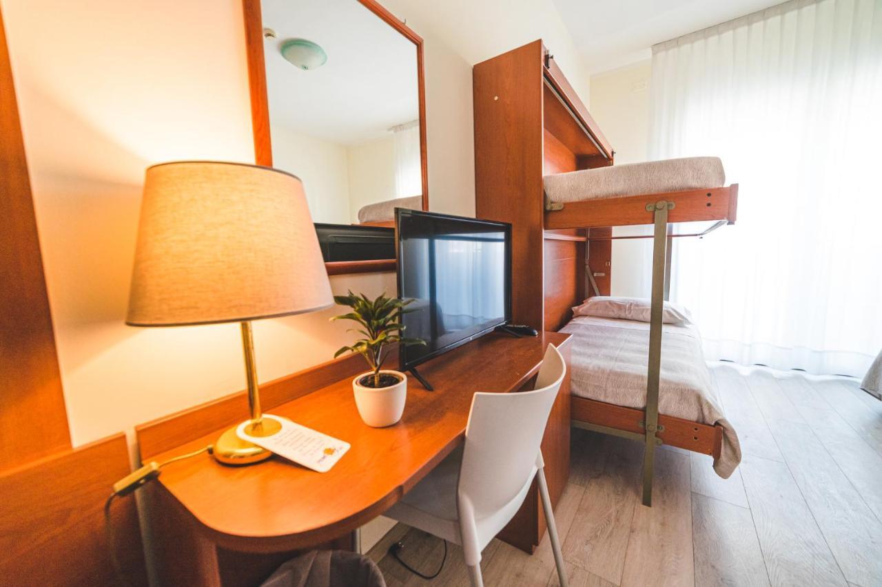 Hotel Sole Sottomarina Bagian luar foto