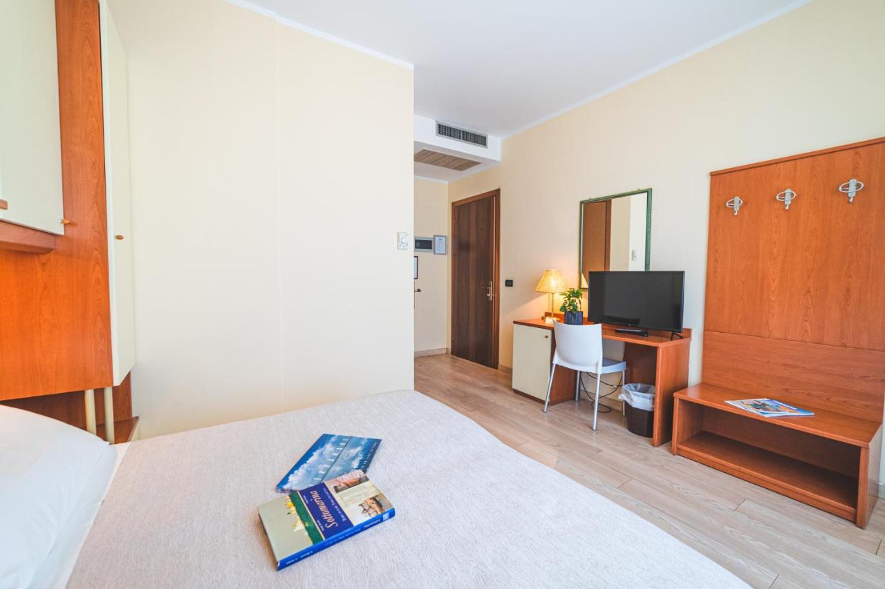 Hotel Sole Sottomarina Bagian luar foto
