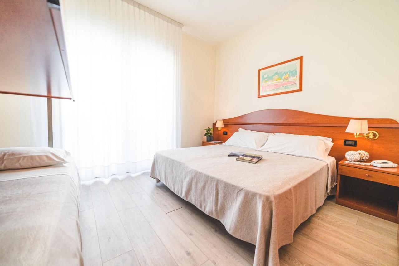 Hotel Sole Sottomarina Bagian luar foto