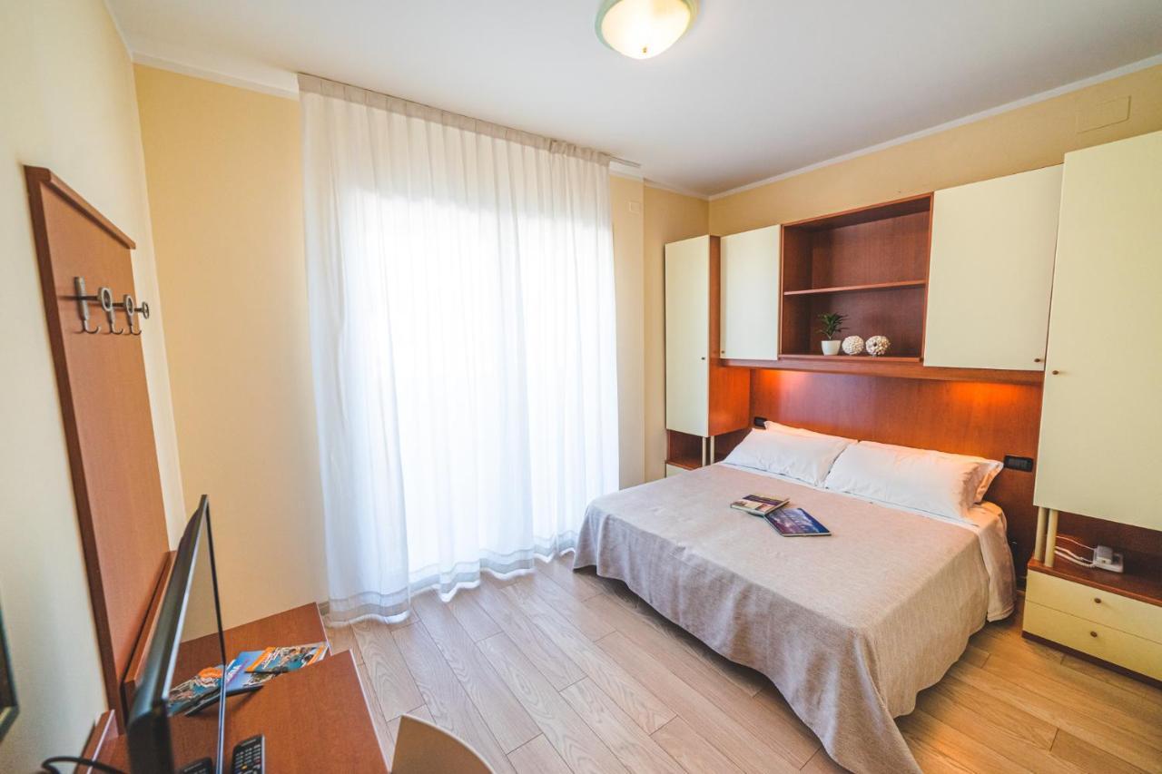 Hotel Sole Sottomarina Bagian luar foto