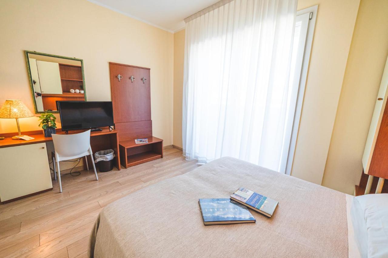 Hotel Sole Sottomarina Bagian luar foto