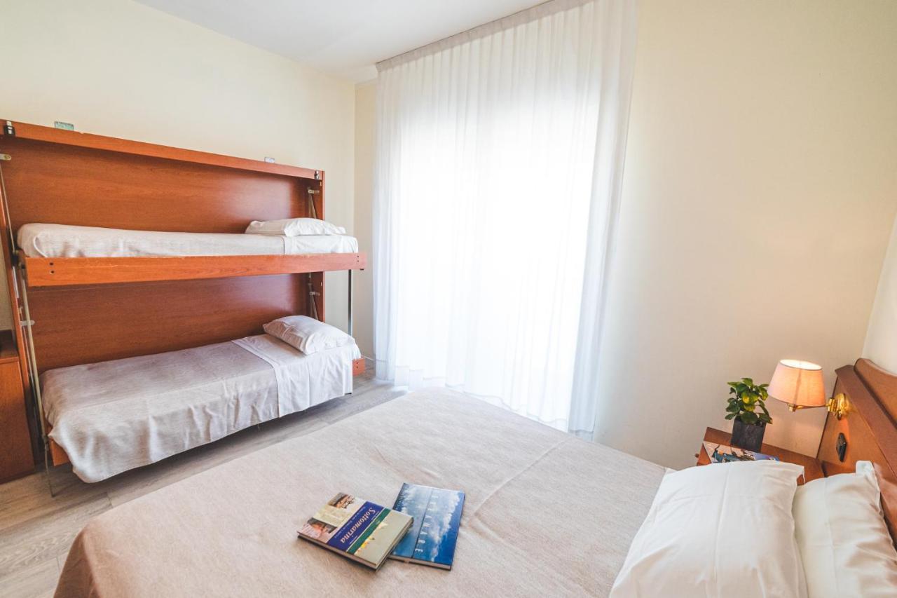 Hotel Sole Sottomarina Bagian luar foto