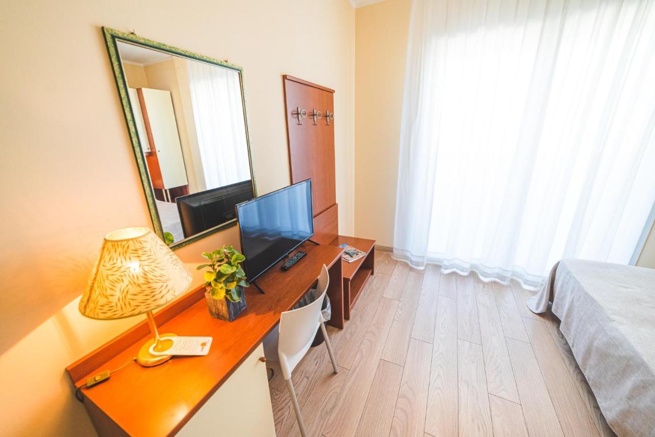 Hotel Sole Sottomarina Bagian luar foto