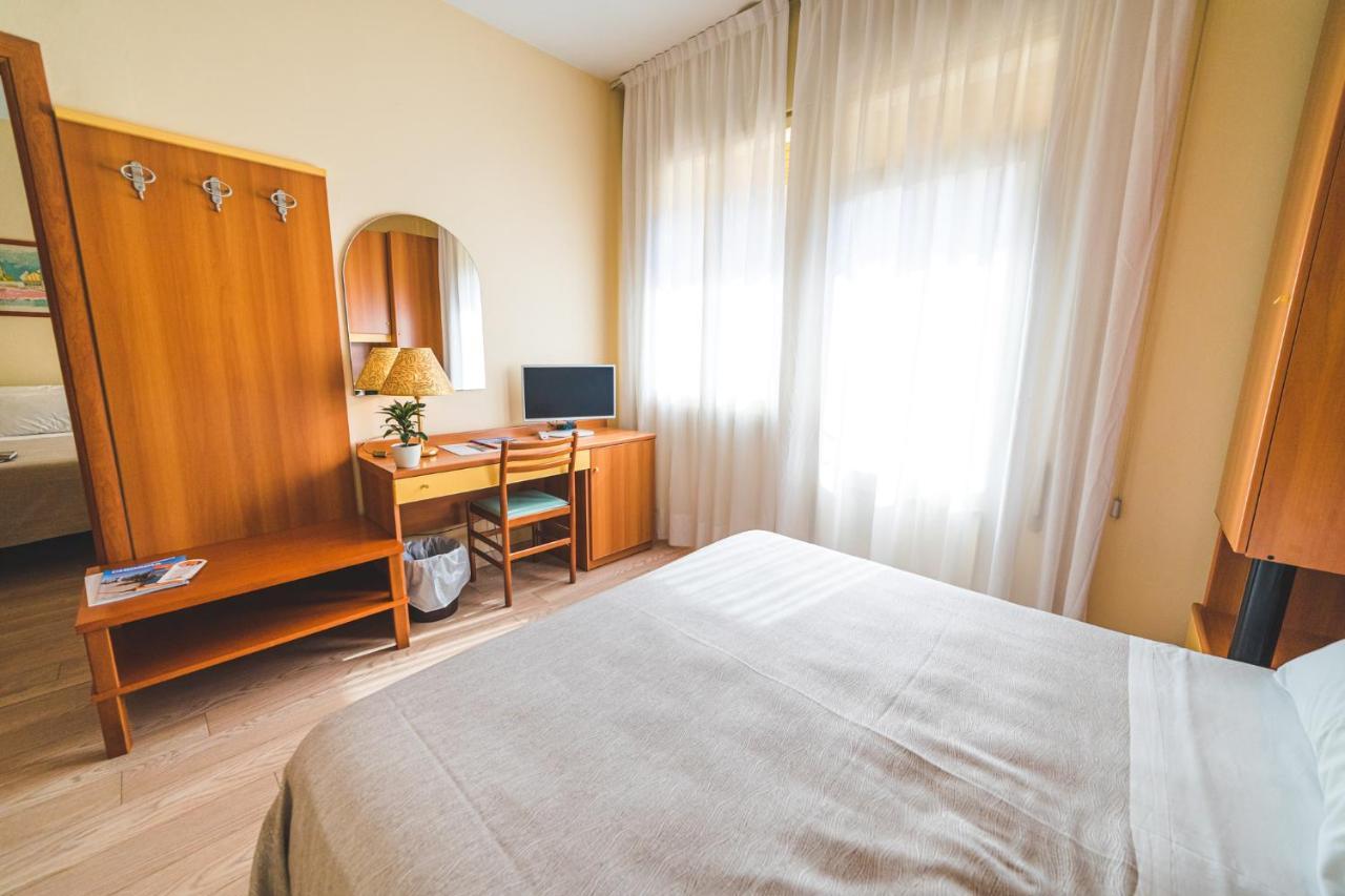 Hotel Sole Sottomarina Bagian luar foto