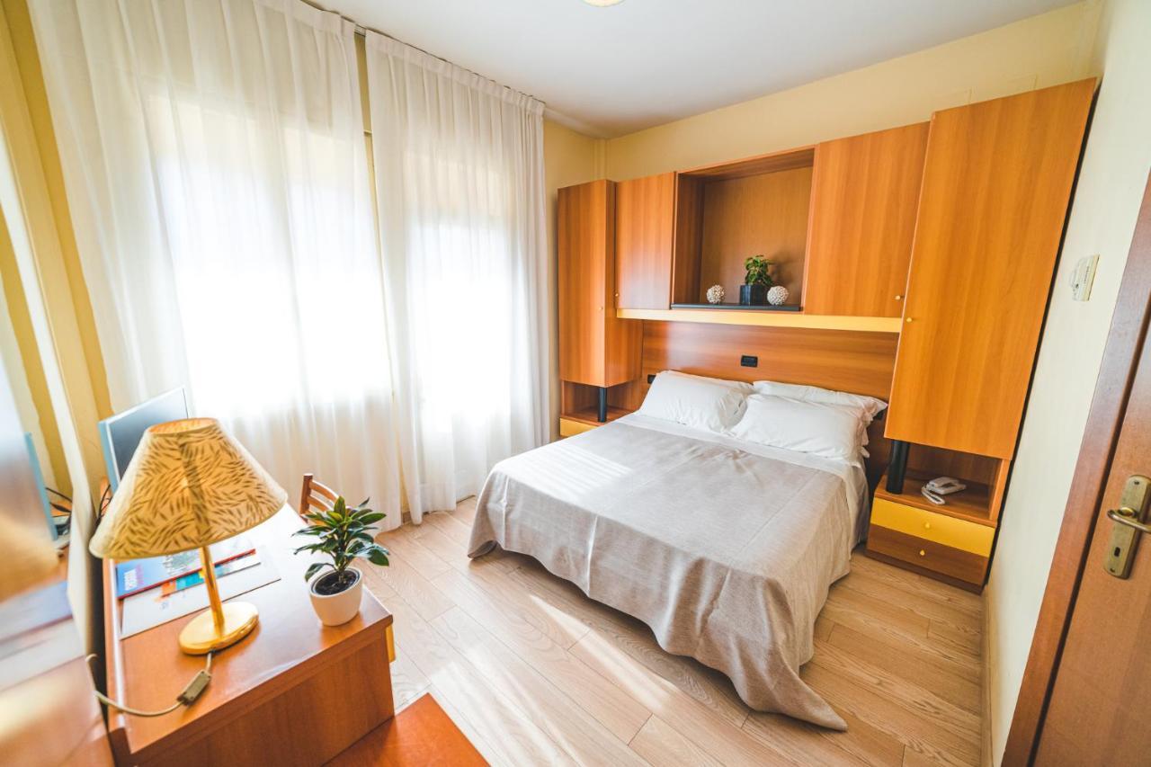 Hotel Sole Sottomarina Bagian luar foto