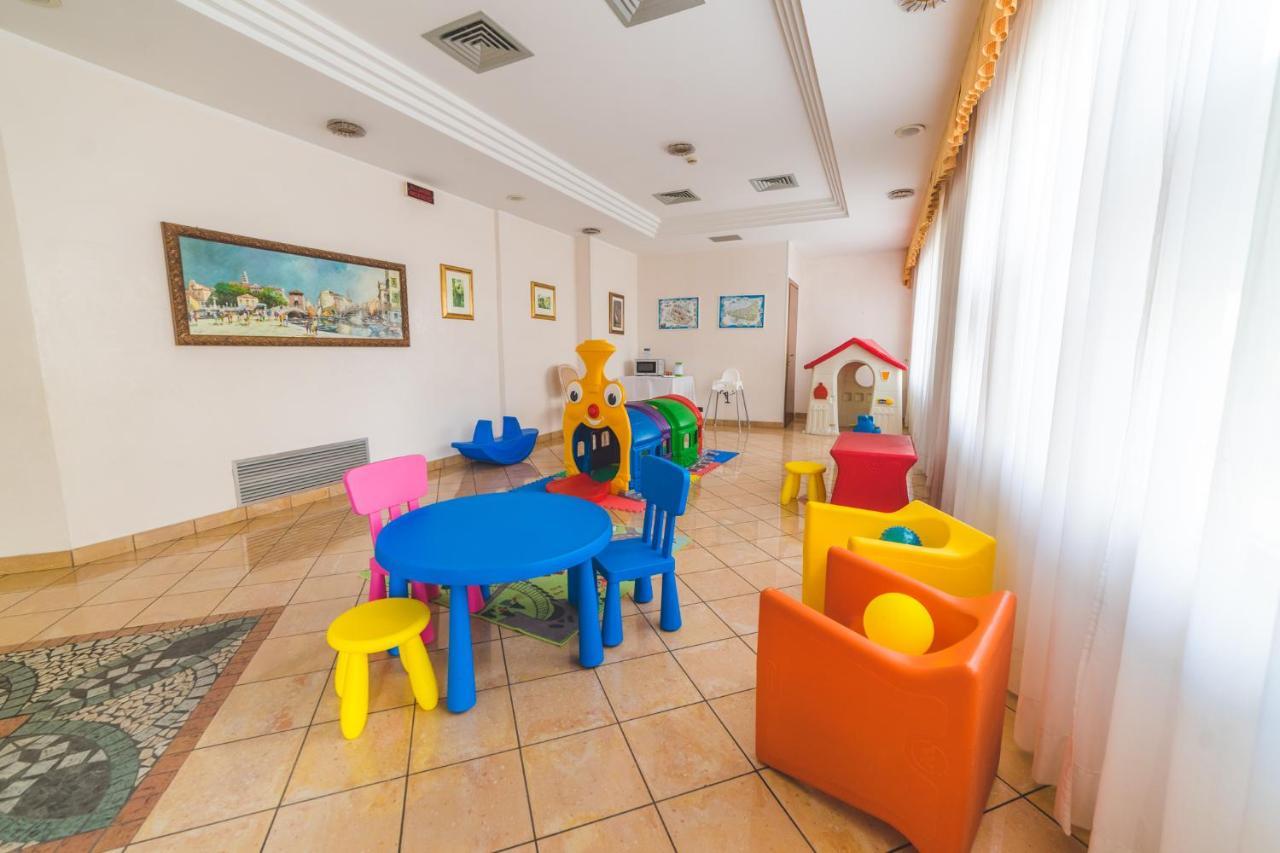 Hotel Sole Sottomarina Bagian luar foto