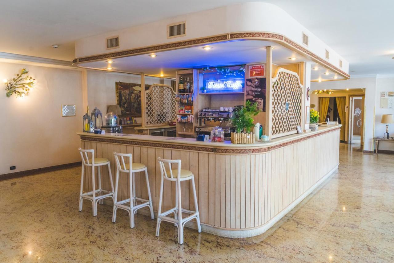 Hotel Sole Sottomarina Bagian luar foto