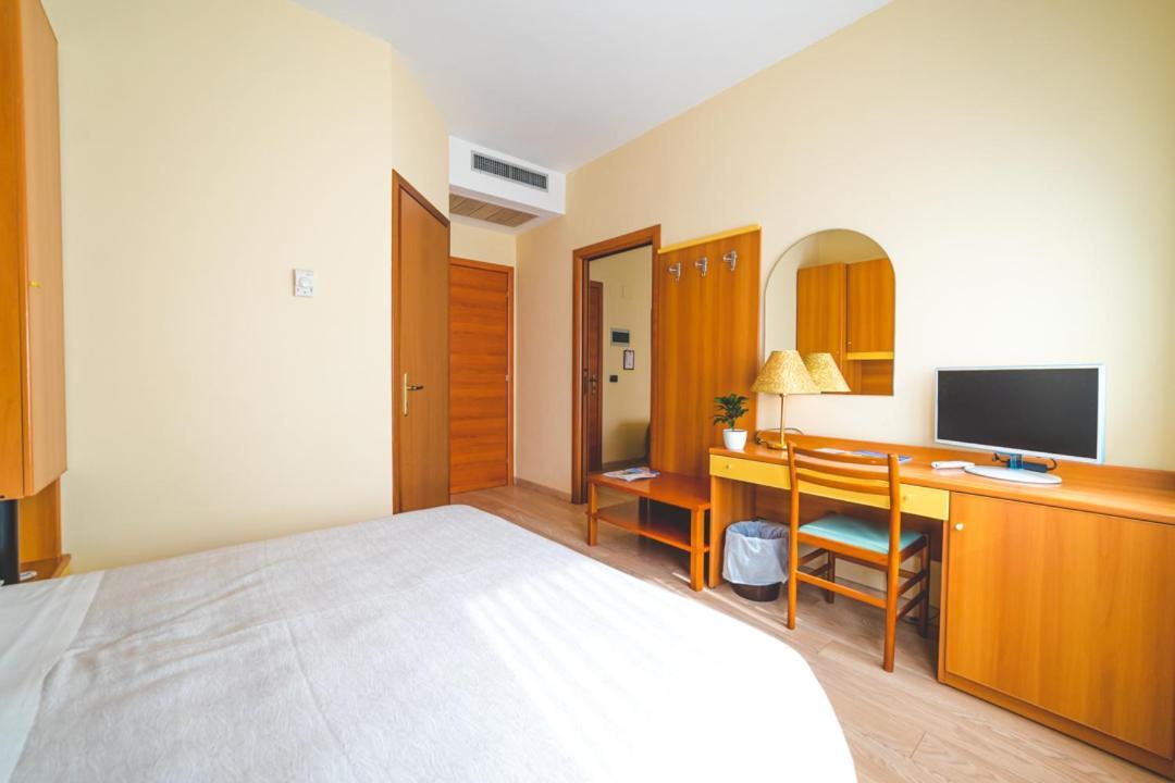Hotel Sole Sottomarina Bagian luar foto