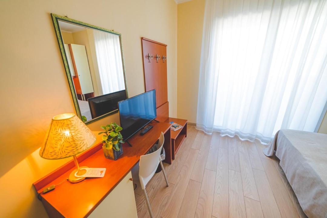 Hotel Sole Sottomarina Bagian luar foto