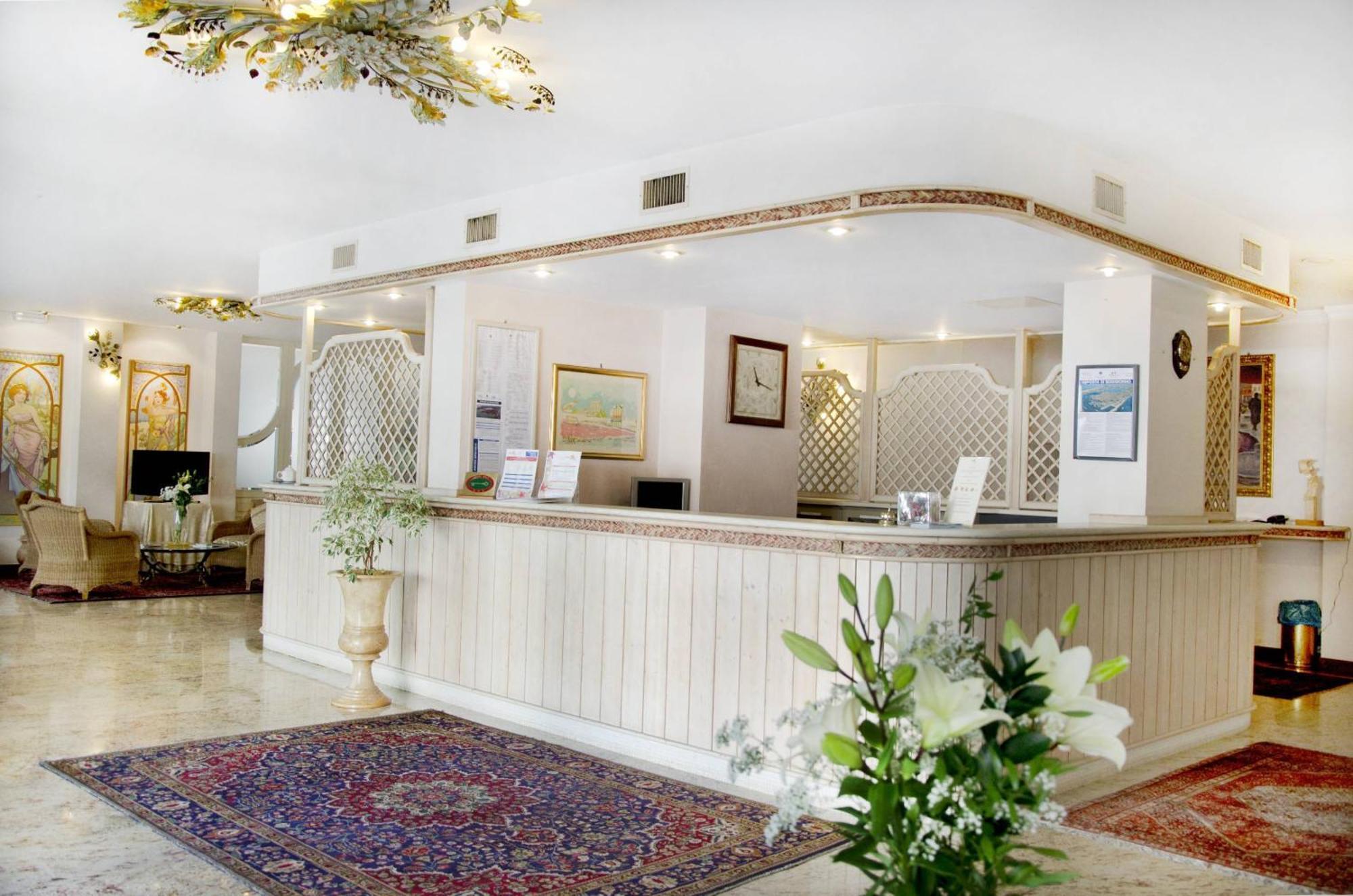 Hotel Sole Sottomarina Bagian luar foto